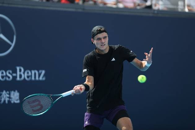 BEIJING, CHINA - SEPTEMBER 26: Jakub Mensik of Czech Republic returns a shot in the Men s Singles Round of 32 match against Miomir Kecmanovic of Serbia on day 5 of the 2025 China Open at National Tennis Center on September 26, 2025 in Beijing, China.  Copyright: xVCGx 111593310608