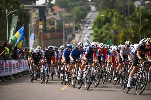 2025 UCI Road World Championships Picture by Chris Auld SWpix.com - 26 09 2025 - Cycling - 2025 UCI Road World Championships - Kigali Convention Centre, Kigali, Rwanda - Men Junior Road Race - France Copyright: x xSWpix.comx(t axPhotographyxHubxLtd)xChrisxAuld SWpix.comx SWP-3030-7023