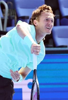 September 25, 2025, Tokyo, Japan - Sebastian Korda of the United States delivers a service against Japan s Sho Shimabukuro during a second round match of the Japan Open Tennis tournament in Tokyo on Friday, September 26, 2025. Korda defeated Shimabukuro 6-1, 6-4. (photo by Yoshio Tsunoda AFLO) Noxthirdxpartyxsales  aflo_304811805