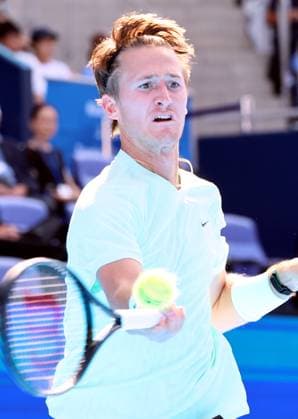 September 25, 2025, Tokyo, Japan - Sebastian Korda of the United States returns the ball against Japan s Sho Shimabukuro during a second round match of the Japan Open Tennis tournament in Tokyo on Friday, September 26, 2025. Korda defeated Shimabukuro 6-1, 6-4. (photo by Yoshio Tsunoda AFLO) Noxthirdxpartyxsales  aflo_304811806