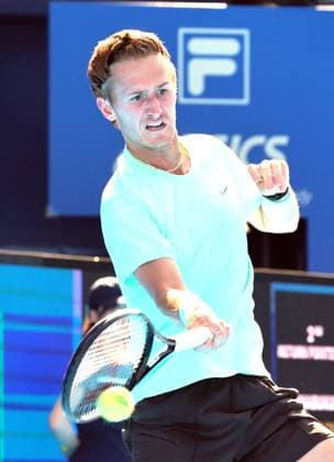 September 25, 2025, Tokyo, Japan - Sebastian Korda of the United States returns the ball against Japan s Sho Shimabukuro during a second round match of the Japan Open Tennis tournament in Tokyo on Friday, September 26, 2025. Korda defeated Shimabukuro 6-1, 6-4. (photo by Yoshio Tsunoda AFLO) Noxthirdxpartyxsales  aflo_304811808