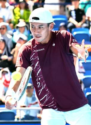 September 25, 2025, Tokyo, Japan - Sho Shimabukuro of Japan returns the ball against Sebastian Korda of the United States during a second round match of the Japan Open Tennis tournament in Tokyo on Friday, September 26, 2025. Korda defeated Shimabukuro 6-1, 6-4. (photo by Yoshio Tsunoda AFLO) Noxthirdxpartyxsales  aflo_304811841