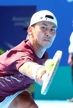 September 25, 2025, Tokyo, Japan - Sho Shimabukuro of Japan returns the ball against Sebastian Korda of the United States during a second round match of the Japan Open Tennis tournament in Tokyo on Friday, September 26, 2025. Korda defeated Shimabukuro 6-1, 6-4. (photo by Yoshio Tsunoda AFLO) Noxthirdxpartyxsales  aflo_304811842