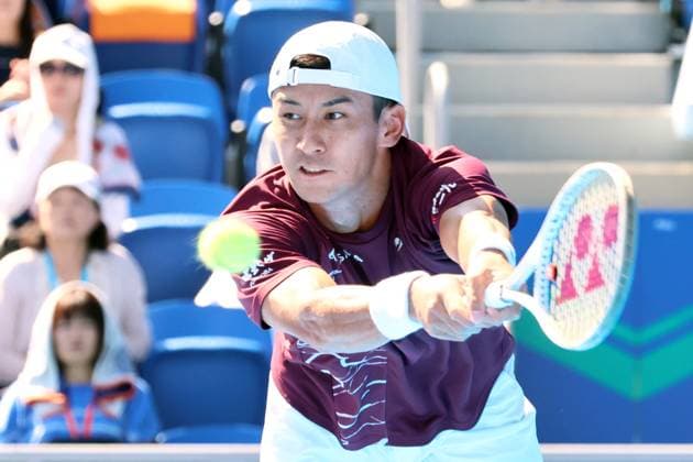 September 25, 2025, Tokyo, Japan - Sho Shimabukuro of Japan returns the ball against Sebastian Korda of the United States during a second round match of the Japan Open Tennis tournament in Tokyo on Friday, September 26, 2025. Korda defeated Shimabukuro 6-1, 6-4. (photo by Yoshio Tsunoda AFLO) Noxthirdxpartyxsales  aflo_304811843