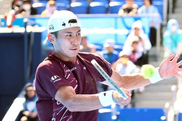 September 25, 2025, Tokyo, Japan - Sho Shimabukuro of Japan returns the ball against Sebastian Korda of the United States during a second round match of the Japan Open Tennis tournament in Tokyo on Friday, September 26, 2025. Korda defeated Shimabukuro 6-1, 6-4. (photo by Yoshio Tsunoda AFLO) Noxthirdxpartyxsales  aflo_304811844