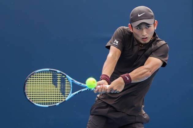 BEIJING, CHINA - SEPTEMBER 26: Shang Juncheng of China competes in the Men s Singles Round of 32 match against Arthur Cazaux of France on day 5 of the 2025 China Open at National Tennis Center on September 26, 2025 in Beijing, China.  Copyright: xVCGx 111593326675