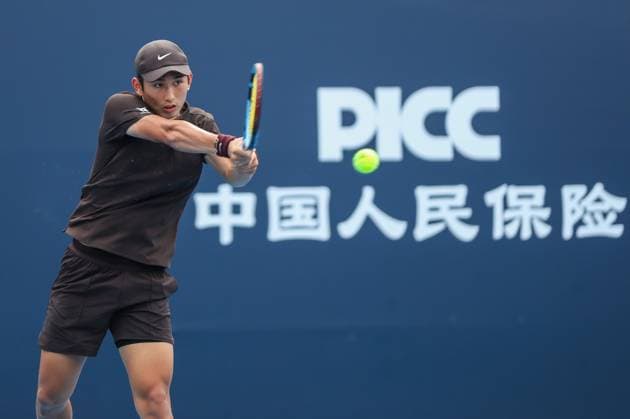 BEIJING, CHINA - SEPTEMBER 26: Shang Juncheng of China competes in the Men s Singles Round of 32 match against Arthur Cazaux of France on day 5 of the 2025 China Open at National Tennis Center on September 26, 2025 in Beijing, China.  Copyright: xVCGx 111593326316