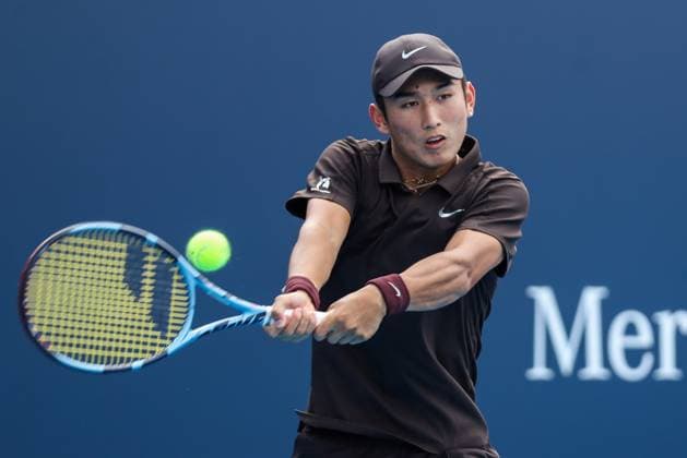BEIJING, CHINA - SEPTEMBER 26: Shang Juncheng of China competes in the Men s Singles Round of 32 match against Arthur Cazaux of France on day 5 of the 2025 China Open at National Tennis Center on September 26, 2025 in Beijing, China.  Copyright: xVCGx 111593321267