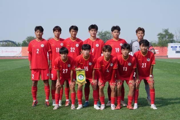 (250926) -- DALIAN, Sept. 26, 2025 -- Players of Yanbian University pose for photos prior to the Men s Ranking 15th - 16th match between Yanbian University (CHN) and University of Sharjah (UAE) at 2025 FISU University World Cup Football in Dalian, northeast China s Liaoning Province, on Sept. 26, 2025. ) (SP)CHINA-DALIAN-FOOTBALL-FISU UNIVERSITY WORLD CUP-MEN S RANKING-CHN VS UAE ZhengxHuansong 