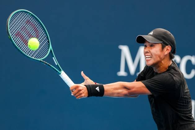 BEIJING, CHINA - SEPTEMBER 26: Learner Tien of the United States competes in the Men s Singles Round of 32 match against Francisco Cerundolo of Argentina on day 5 of the 2025 China Open at National Tennis Center on September 26, 2025 in Beijing, China.  Copyright: xVCGx 111593323812