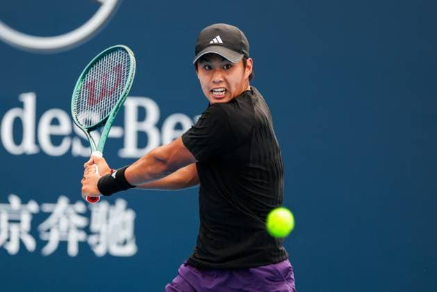 BEIJING, CHINA - SEPTEMBER 26: Learner Tien of the United States competes in the Men s Singles Round of 32 match against Francisco Cerundolo of Argentina on day 5 of the 2025 China Open at National Tennis Center on September 26, 2025 in Beijing, China.  Copyright: xVCGx 111593323839