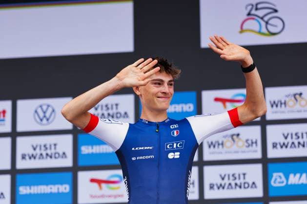 2025 UCI Road World Championships Picture by Alex Whitehead SWpix.com - 26 09 2025 - Cycling - 2025 UCI Road World Championships - Kigali Convention Centre, Kigali, Rwanda - Men Junior Road Race Podium - Johan Blanc (France) receiving the Silver Medal Copyright: x xSWpix.comx(t axPhotographyxHubxLtd)xAlexxWhitehead SWpix.comx SWP-3030-7301