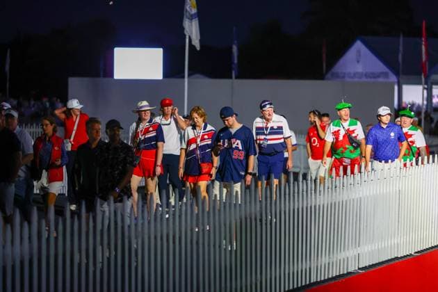 Fans make their way through security onto the course 2025 Ryder Cup, Day One, Morning Foursomes, Golf, Bethpage Black Golf Course, New York, USA - 26 Sep 2025New York Bethpage Black Golf Course New York (NY) United States of America EDITORIAL USE ONLY No use with unauthorised audio, video, data, fixture lists, club league logos or live services. Online in-match use limited to 120 images, no video emulation. No use in betting, games or single club league player publications. Copyright: xJamesxMarsh Shutterstockx 15500199i