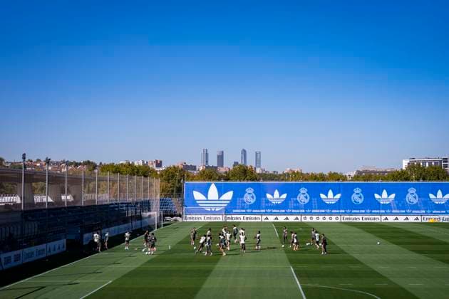 Real Madrid Training Session A general view of the training field of Real Madrid during the training session ahead of their LaLiga EA Sports match against Atletico de Madrid at Ciudad Real Madrid on September 26, 2025 in Madrid, Spain. Valdebebas Ciudad Real Madrid Madrid Spain Copyright: xAlbertoxGardinx AGardin_20250926_Foot_ReaMad_tra_0011