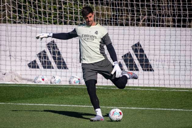 Real Madrid Training Session Thibaut Courtois of Real Madrid is seen training with his teammates during the training session ahead of their LaLiga EA Sports match against Atletico de Madrid at Ciudad Real Madrid on September 26, 2025 in Madrid, Spain. Valdebebas Ciudad Real Madrid Madrid Spain Copyright: xAlbertoxGardinx AGardin_20250926_Foot_ReaMad_tra_0064
