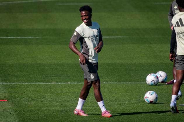Real Madrid Training Session Vinicius Junior of Real Madrid is seen smiling during the training session ahead of their LaLiga EA Sports match against Atletico de Madrid at Ciudad Real Madrid on September 26, 2025 in Madrid, Spain. Valdebebas Ciudad Real Madrid Madrid Spain Copyright: xAlbertoxGardinx AGardin_20250926_Foot_ReaMad_tra_0185