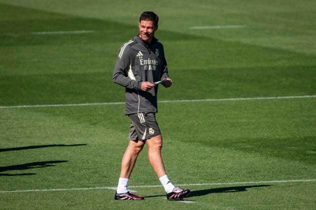 Real Madrid Training Session Xabi Alonso, head coach of Real Madrid, is seen smiling during the training session ahead of their LaLiga EA Sports match against Atletico de Madrid at Ciudad Real Madrid on September 26, 2025 in Madrid, Spain. Valdebebas Ciudad Real Madrid Madrid Spain Copyright: xAlbertoxGardinx AGardin_20250926_Foot_ReaMad_tra_0200