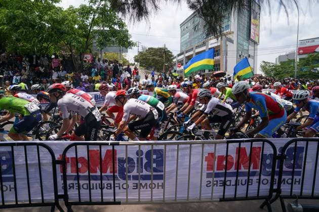 2025 UCI Road World Championships Picture by Zac Williams SWpix.com - 26 09 2025 - Cycling - 2025 UCI Road World Championships - Kigali Convention Centre, Kigali, Rwanda - Men Under-23 Road Race - Robin DonzÃ (Switzerland), Nils Aebersold (Switzerland) Copyright: x xSWpix.comx(t axPhotographyxHubxLtd)xZacxWilliams SWpix.comx SWP-3030-7339