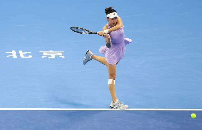 (250926) -- BEIJING, Sept. 26, 2025 -- Wang Xinyu hits a return during the women s singles second round match between Zhang Shuai of China and Wang Xinyu of China at 2025 China Open tennis tournament in Beijing, China, Sept. 26, 2025. (Photo by Xinhua) (SP)CHINA-BEIJING-TENNIS-CHINA OPEN-WOMEN S SINGLES-SECOND ROUND(CN) MaxZihan 