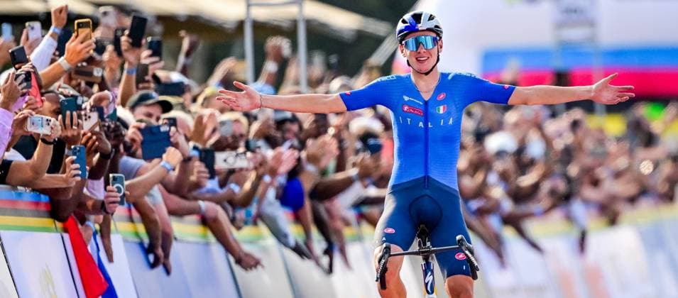 Italian Lorenzo Finn celebrates as he crosses the finish line to win the u23 men road race (164,6 km) at the cycling road World Championships in Kigali, Rwanda, Friday 26 September 2025. The 2025 UCI Road World Championships take place from 21 to 28 September in Kigali, Rwanda. DIRKxWAEM  x135331019x