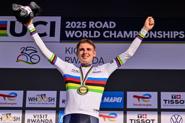 Italian Lorenzo Finn celebrates on the podium after winning the u23 men road race (164,6 km) at the cycling road World Championships in Kigali, Rwanda, Friday 26 September 2025. The 2025 UCI Road World Championships take place from 21 to 28 September in Kigali, Rwanda. DIRKxWAEM  x135333060x
