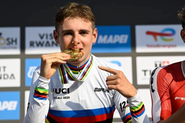 UCI 2025 Road World Championship, WM, Weltmeisterschaft Kigali 26 09 2025 KIGALI, RWANDA - SEPTEMBER 26 : Finn Lorenzo Mark (ITA) during the poduim ceremony of the Men U23 cycling road race of the UCI Road World Championships 2025 92nd edition an UCI World Championships cycling race of 164.6 km with start in Kigali and finish in Kigali on September 26, 2025 in Kigali, Rwanda, 26 09 2025 Kigali Rwanda  Copyright: xJanxDexMeuleneirx