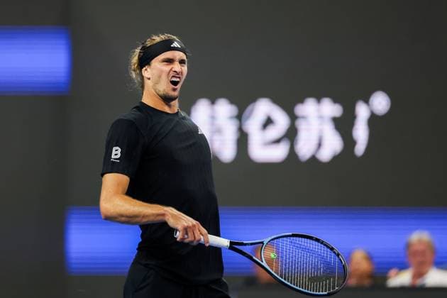 BEIJING, CHINA - SEPTEMBER 26: Alexander Zverev of Germany competes in the Women s Singles Round of 32 match against Lorenzo Sonego of Italy on day 5 of the 2025 China Open at National Tennis Center on September 26, 2025 in Beijing, China.  Copyright: xVCGx 111593399763