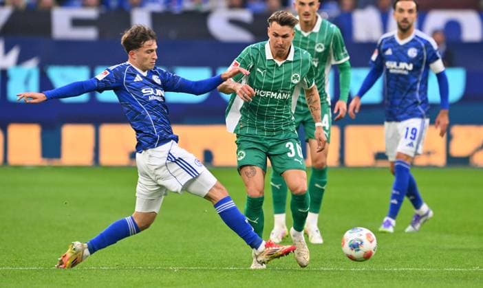26 09 2025 Soccer Season 2025 2026 2 Soccer Bundesliga 07 Matchday FC Schalke 04 S04 SpVgg Greuther Fürth Kleeblatt Sportfoto Zink xwoxzix DFL regulations prohibit any use of photographs as image sequences and or quasi video only for editorial use Vitalie Becker 33, FC Schalke 04 S04 Felix Klaus 30, SpVgg Greuther Fürth