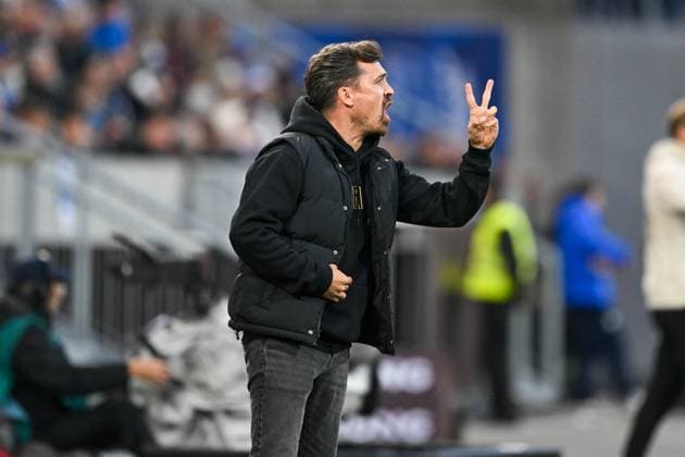 Thomas Stamm Dynamo Dresden, Coach gesticulates, GER, SV Darmstadt 98 vs Dynamo Dresden, Football, 2 Bundesliga, Matchday 7, Season 2025 2026, 26 09 2025 DFL REGULATIONS PROHIBIT ANY USE OF PHOTOGRAPHS AS IMAGE SEQUENCES AND OR QUASI VIDEO GER, SV Darmstadt 98 vs Dynamo Dresden, Football, 2 Bundesliga, Matchday 7, Season 2025 2026, 26 09 2025 Darmstadt Copyright: xEibner-Pressefoto FlorianxWiegandx EP_FWD