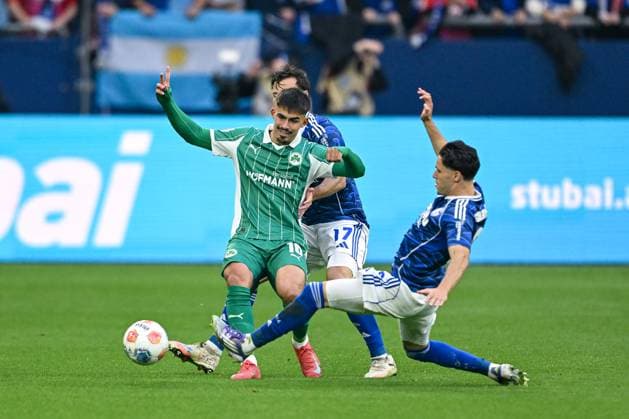 26 09 2025, Football, 2 Bundesliga, Season 2025 2026, Matchday 7, FC Schalke 04 SpVgg Greuther Fürth, Branimir Hrgota SpVgg Greuther Fürth , Soufiane El Faouzi FC Schalke 04 xRHR PHOTO YYx Copyright: KROEGER RHR-FOTOx RHR-FOTO YY