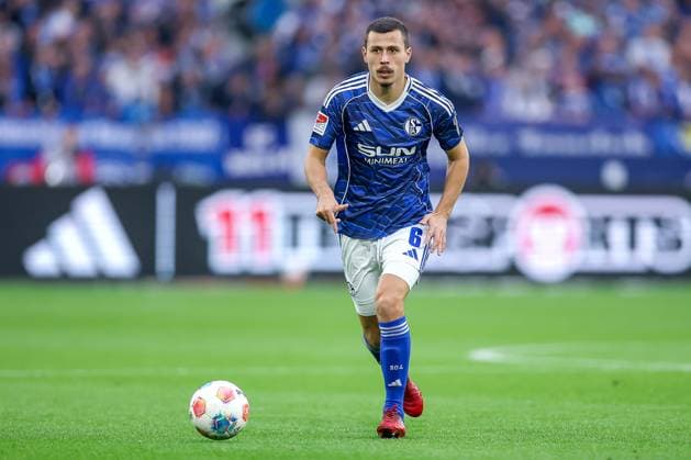 25 09 2025, Football, FC Schalke 04 SpVgg Greuther Fürth, 7 Matchday, 2 Soccer Bundesliga, Veltins Arena Gelsenkirchen, Season 2025 2026 Ron Schallenberg Schalke04 06 DFB regulations prohibit any use of photographs as image sequences and or quasi video Nordrhein Westfalen Germany
