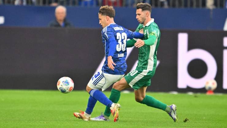 26 09 2025 Soccer Season 2025 2026 2 Soccer Bundesliga 07 Matchday FC Schalke 04 S04 SpVgg Greuther Fürth Kleeblatt Sportfoto Zink xwoxzix DFL regulations prohibit any use of photographs as image sequences and or quasi video only for editorial use Vitalie Becker 33, FC Schalke 04 S04 Branimir Hrgota 10, SpVgg Greuther Fürth