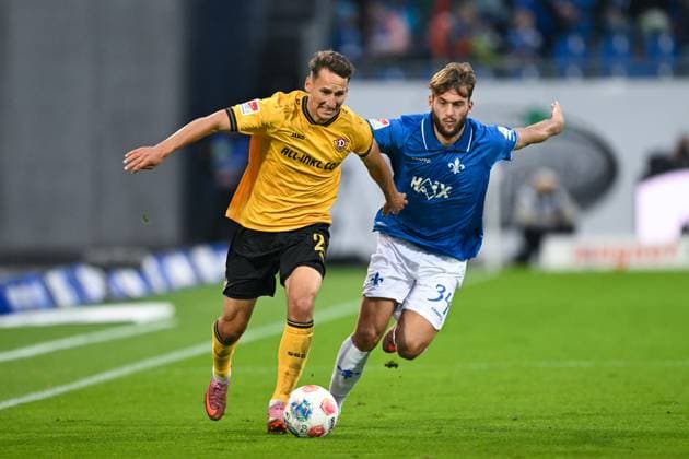 Konrad Faber Dynamo Dresden, 02 in duel with Killian Corredor SV Darmstadt 1898, 34 , GER, SV Darmstadt 98 vs Dynamo Dresden, Football, 2 Bundesliga, Matchday 7, Season 2025 2026, 26 09 2025 DFL REGULATIONS PROHIBIT ANY USE OF PHOTOGRAPHS AS IMAGE SEQUENCES AND OR QUASI VIDEO GER, SV Darmstadt 98 vs Dynamo Dresden, Football, 2 Bundesliga, Matchday 7, Season 2025 2026, 26 09 2025 Darmstadt Copyright: xEibner-Pressefoto FlorianxWiegandx EP_FWD