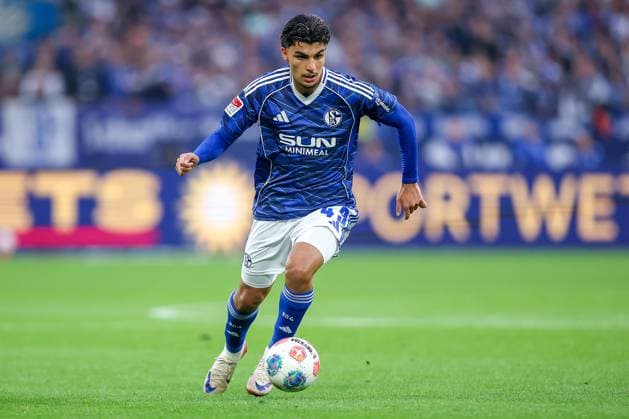 25 09 2025, Football, FC Schalke 04 SpVgg Greuther Fürth, 7 Matchday, 2 Soccer Bundesliga, Veltins Arena Gelsenkirchen, Season 2025 2026 Mertcan Ayhan Schalke04 43 DFB regulations prohibit any use of photographs as image sequences and or quasi video Nordrhein Westfalen Germany