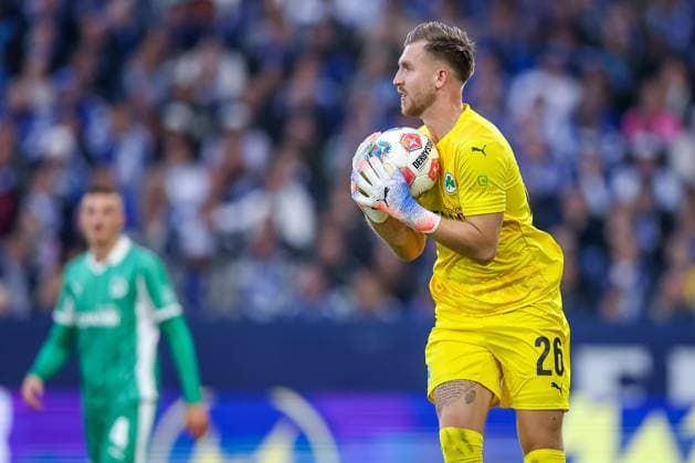 25 09 2025, Football, FC Schalke 04 SpVgg Greuther Fürth, 7 Matchday, 2 Soccer Bundesliga, Veltins Arena Gelsenkirchen, Season 2025 2026 Goalkeeper Pelle Boevink Greuther Fürth 26 DFB regulations prohibit any use of photographs as image sequences and or quasi video Nordrhein Westfalen Germany