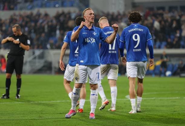 26 09 2025, xdcx, Soccer 2 Bundesliga, SV Darmstadt 98 SG Dynamo Dresden, emonline, emspor, despor, v l , Goal celebration, celebrate the goal DFL DFB REGULATIONS PROHIBIT ANY USE OF PHOTOGRAPHS AS IMAGE SEQUENCES AND OR QUASI VIDEO Copyright: HMBxMedia Claus