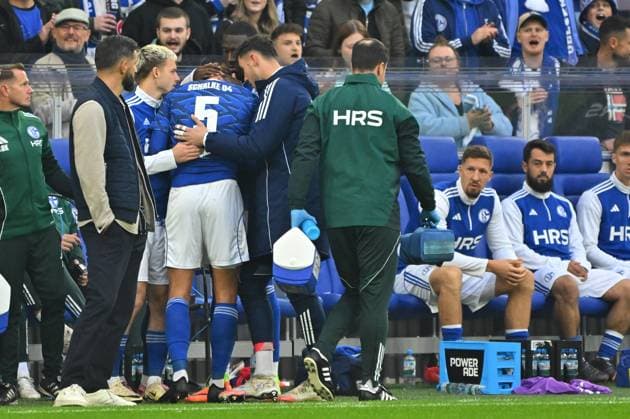 26 09 2025 Soccer Season 2025 2026 2 Soccer Bundesliga 07 Matchday FC Schalke 04 S04 SpVgg Greuther Fürth Kleeblatt Sportfoto Zink MeZi xmeoxzix DFL regulations prohibit any use of photographs as image sequences and or quasi video only for editorial use Timo Becker 5, FC Schalke 04 S04 injured Injury