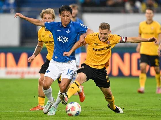 Hiroki Akiyama SV Darmstadt 1898, 16 in duel with Niklas Hauptmann Dynamo Dresden, 27 , GER, SV Darmstadt 98 vs Dynamo Dresden, Football, Bundesliga 2, Matchday 7, Season 2025 2026, 26 09 2025 DFL REGULATIONS PROHIBIT ANY USE OF PHOTOGRAPHS AS IMAGE SEQUENCES AND OR QUASI VIDEO GER, SV Darmstadt 98 vs Dynamo Dresden, Football, Bundesliga 2, Matchday 7, Season 2025 2026, 26 09 2025 Darmstadt Copyright: xEibner-Pressefoto FlorianxWiegandx EP_FWD