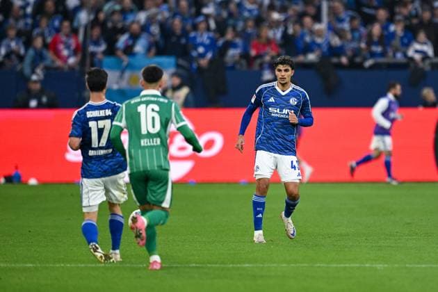 26 09 2025, Football, 2 Bundesliga, Season 2025 2026, Matchday 7, FC Schalke 04 SpVgg Greuther Fürth, Mertcan Ayhan FC Schalke 04 xRHR PHOTO YYx Copyright: KROEGER RHR-FOTOx RHR-FOTO YY
