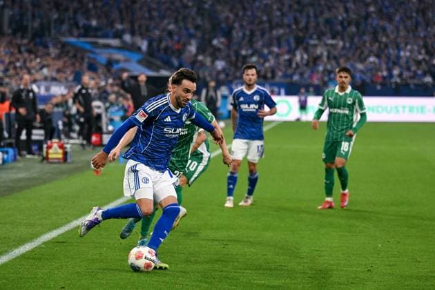 26 09 2025, Football, 2 Bundesliga, Season 2025 2026, Matchday 7, FC Schalke 04 SpVgg Greuther Fürth, Kenan Karaman FC Schalke 04 xRHR PHOTO YYx Copyright: KROEGER RHR-FOTOx RHR-FOTO YY