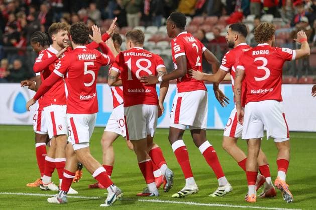 26 09 2025, xtgx, Fußball 3 Liga, FC Energie Cottbus VfB Stuttgart II emspor, v l Erik Engelhardt Cottbus, 18 Jubel, Torjubel, jubelt ueber das Tor, celebrate the goal, celebration DFL DFB REGULATIONS PROHIBIT ANY USE OF PHOTOGRAPHS as IMAGE SEQUENCES and or QUASI VIDEO Cottbus
