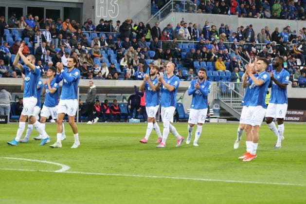 26 09 2025, xpfrx, Soccer 2 Bundesliga, SV Darmstadt 98 Dynamo Dresden v l Welcoming the fans DFL DFB REGULATIONS PROHIBIT ANY USE OF PHOTOGRAPHS as IMAGE SEQUENCES and or QUASI VIDEO Darmstadt