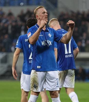 26 09 2025, xdcx, Soccer 2 Bundesliga, SV Darmstadt 98 SG Dynamo Dresden, emonline, emspor, despor, v l , Goal celebration, celebrate the goal DFL DFB REGULATIONS PROHIBIT ANY USE OF PHOTOGRAPHS AS IMAGE SEQUENCES AND OR QUASI VIDEO Copyright: HMBxMedia Claus