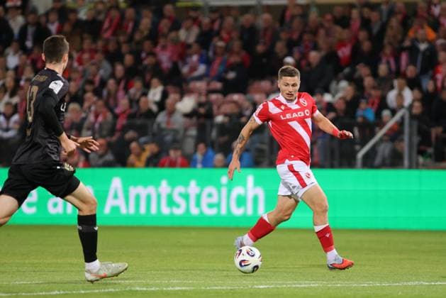 13 Tim Köhler Stuttgart, l , 18 Erik Engelhardt Energie Cottbus Football 3 League 2025 2026 FC Energie Cottbus VfB Stuttgart II