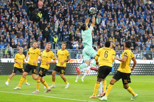 26 09 2025, xtvx, Soccer 2 Bundesliga, SV Darmstadt 98 Dynamo Dresden v l Goalkeeper Tim Schreiber SG Dynamo Dresden DFL DFB REGULATIONS PROHIBIT ANY USE OF PHOTOGRAPHS as IMAGE SEQUENCES and or QUASI VIDEO Darmstadt