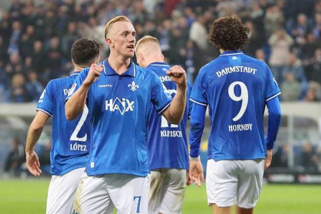26 09 2025, xtvx, Fußball 2 Bundesliga, SV Darmstadt 98 Dynamo Dresden v l Goal scored, Tor zum 1 0 Isac Lidberg SV Darmstadt 98 Torjubel, Goal celebration, celebrate the goal, celebrates scoring DFL DFB REGULATIONS PROHIBIT ANY USE OF PHOTOGRAPHS as IMAGE SEQUENCES and or QUASI VIDEO Darmstadt