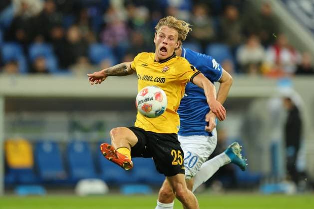 Darmstadt, Merck Stadion am Böllenfalltor, 26 09 2025, Soccer 2 Bundesliga SV Darmstadt 98 SG Dynamo Dresden, Matchday 7, v l Jonas Oehmichen Dynamo Dresden , Aleksandar Vukotic Darmstadt 98 Darmstadt Merck Stadion am Böllenfalltor Hessen Germany