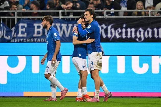 Sergio Lopez SV Darmstadt 1898, 02 and Fraser Hornby SV Darmstadt 1898, 09 celebrate the goal for 2 0, in front Killian Corredor SV Darmstadt 1898, 34 , GER, SV Darmstadt 98 vs Dynamo Dresden, Soccer, 2 Bundesliga, Matchday 7, Season 2025 2026, 26 09 2025 DFL REGULATES PROHIBIT ANY USE OF PHOTOGRAPHS AS IMAGE SEQUENCES AND OR QUASI VIDEO GER, SV Darmstadt 98 vs Dynamo Dresden, Football, Bundesliga 2, Matchday 7, Season 2025 2026, 26 09 2025 Darmstadt Copyright: xEibner-Pressefoto FlorianxWiegandx EP_FWD