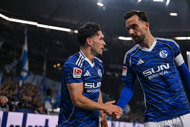 26 09 2025, Soccer, 2 Bundesliga, Season 2025 2026, Matchday 7, FC Schalke 04 SpVgg Greuther Fürth, Soufiane El Faouzi FC Schalke 04 , Kenan Karaman FC Schalke 04 xRHR PHOTO YYx Copyright: KROEGER RHR-FOTOx RHR-FOTO YY