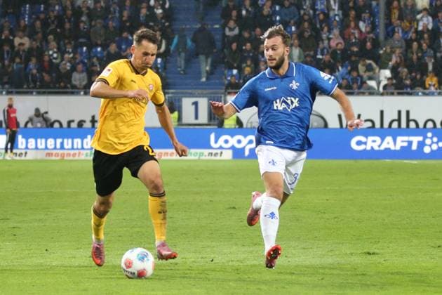 26 09 2025, xpfrx, Soccer 2 Bundesliga, SV Darmstadt 98 Dynamo Dresden v l Konrad Faber SG Dynamo Dresden Kilian Julian Corredor SV Darmstadt 98 Zweikampf, Aktion, action, battle for the ball DFL DFB REGULATIONS PROHIBIT ANY USE OF PHOTOGRAPHS as IMAGE SEQUENCES and or QUASI VIDEO Darmstadt